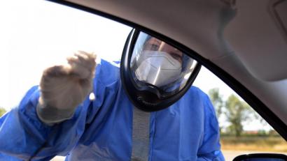 Bild: Harald Tittel/dpa
Immer mehr Länderchefs drängen darauf, Testregeln bei der Einreise aus dem Ausland zu verschärfen.