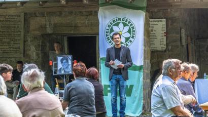 Bild: exb
Stellvertretender Hauptvereinsvorsitzender Adrian Roßner würdigte das Wirken von Monika Saalfrank.