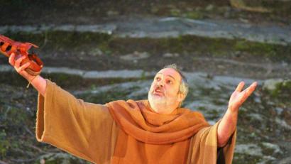 Bild: stg
Livio Cecini hat die Hauptrolle im Musical "Der Name der Rose" übernommen: „Die Luisenburg-Bühne verlangt einem viel ab und sie verzeiht nichts“