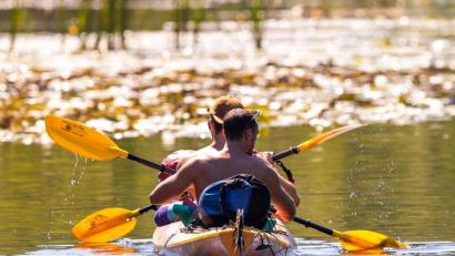 Symbolbild: Jens Büttner/dpa
Boots- oder Kajak-Ausflüge erfreuen sich zunehmender Beliebtheit. Jetzt mussten zwei "Vilspaddler" aus München den Diebstahl ihres Kajaks in Theuern bei der Polizei Amberg anzeigen.