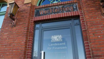 Archivbild: Gabi Schönberger
Im Landratsamt für Finanzen in Weiden gibt es bald rund 300 neue Beschäftigte.