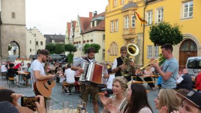 Bild: jzk
„Für euch spielen wir heute aus Spaß an der Freud“, versicherten Tobias Söllner, Thomas Emmerig, Christoph Emmerig und Maximilian Wegmann (von links) ihren dankbaren Zuhörern.