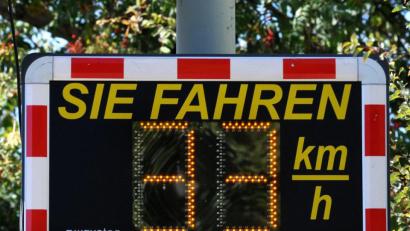 Symbolbild: Stephan Huber
Geschwindigkeitsanzeigen sollen den Verkehr im Kreuzweiherweg bremsen.