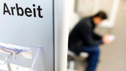 Symbolbild: Julian Stratenschulte
Im Bereich der Arbeitsagentur Oberviechtach herrscht derzeit eine hohe Kräftenachfrage. Das teilte die Agentur im Arbeitsmarktbericht für Juni mit.