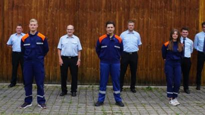 Bild: bö
Die Ausbilder der Feuerwehr Allersburg-Berghausen freuen sich, dass alle Teilnehmer den Wissenstest gemeistert haben. Stellvertretend gratulieren Kreisbrandinspektor Hubert Blödt (Fünfter von links) und Kommandant Andreas Lindner (Fünfter von rechts)