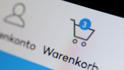 Bild: Karl-Josef Hildenbrand/dpa
Wer kleinere Waren aus Nicht-EU-Staaten bestellt, muss ab heute teils mit höheren Kosten rechnen.