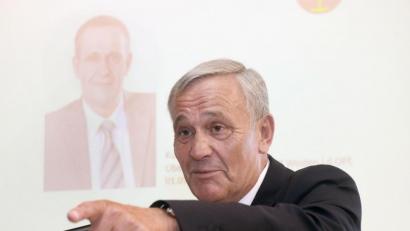 Bild: Gabi Schönberger
Da geht's lang: Kurt Seggewiß kann es irgendwie noch nicht ganz lassen.