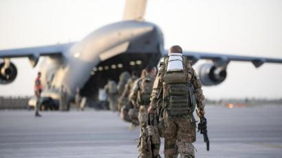 Bild: Torsten Kraatz/Bundeswehr
Das Handout der Bundeswehr zeigt den letzten A400M, der vom Feldlager in Masar-i-Scharif Richtung Deutschland fliegt.