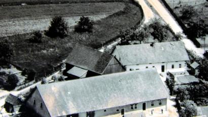 Archiv: akp
Der Vordergrund der ehemalige Gleiritscher Schlossbauernhof, dahinter rechts das frühere Jägerhaus, gehörten zum einstigen Gutskomplex der Grafen von Kreith.