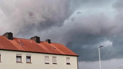 Bild: Sandra Müller
Aus solchen Wolken können Tornados entstehen. Sandra Müller hat sie in Sulzbach-Rosenberg fotografiert.