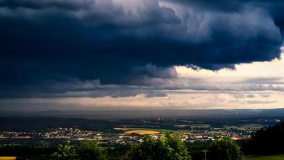 Bild: Hermann Zwack / exb
Hermann Zwack machte diese Aufnahme vom Unwetter am Dienstagabend über Weiden-Süd.