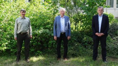 Bild: Michael Roßkopf/exb
Die Führungsmannschaft für das Amt für Ernährung, Landwirtschaft und Forsten Regensburg-Schwandorf (von links): Michael Roßkopf, Bereichsleiter Forsten, Georg Mayer, Behördenleiter, Helmut Melchner, Bereichsleiter Landwirtschaft.