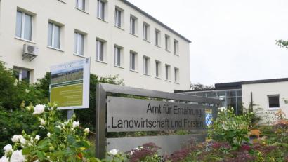 Bild: Gabi Schönberger
Zum 1. Juli wurden die Ämter für Ernährung, Landwirtschaft und Forsten in Weiden (im Bild) und in Tirschenreuth zusammengelegt. Die Standorte bleiben erhalten.