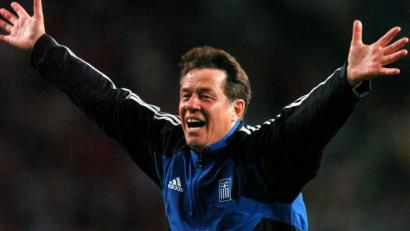 Bild: Piece of Magic Entertainment
Mit 62 Jahren wagt Otto Rehhagel den Schritt ins Ausland. Mit der griechischen Nationalmannschaft gewinnt er 2004 völlig überraschend die Europameisterschaft in Portugal.