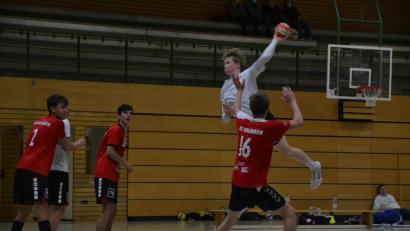 Bild: Christian Weigl/exb
Ansgar Haubold beim Wurf. Die neuformierte A-Jugend aus Sulzbach und Bayreuth spielt in der Qualifikationsrunde zur Bundesliga am Samstag beim TSV Herrsching.