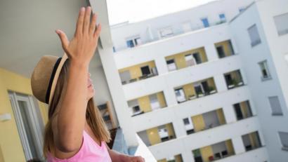 Bild: Franziska Gabbert/dpa
Niemand kann seine Wohnung oder den Balkon geräuschlos nutzen. Aber trotzdem sollte man Rücksicht auf seine Nachbarn nehmen.