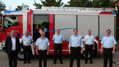 Bild: wfw
Die führenden Köpfe bei der Feuerwehr Schnaittenbach (vorn, von rechts): Kommandant Michael Werner, sein neuer Stellvertreter Stefan Reindl, der scheidende Stellvertreter Karl Hottner und Bürgermeister Marcus Eichenmüller; in der hinteren Reihe die Führungskräfte der Kreisbrandinspektion (von rechts): Kreisbrandmeister Marco Weiß, Kreisbrandinspektor Martin Schmidt und Kreisbrandrat Fredi Weiß.