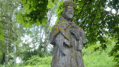 Bild: rn
Der Brückenheilige Johannes Nepomuk hat starke "Patina" angesetzt Bürgermeister Gradl sicherte Abhilfe zu.