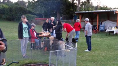 Bild: André Petzoldt/exb
Der Zug- und Begleithundeverein bei der Sommer-Sonnwend-Feier.