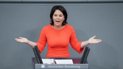 Bild: Kay Nietfeld
Annalena Baerbock, Kanzlerkandidatin und Bundesvorsitzende von Bündnis 90/Die Grünen, in einer Sitzung des Deutschen Bundestags.