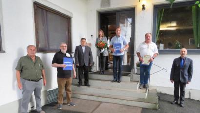 Bild: adj
Jubilarsehrung im kleinen Kreis. Von links: Vorsitzender Engelbert Eckart, Peter Lorenz, Organisationsleiter Hartmut Schütze, Monika Müller, Henry Rehfeldt, Karl Stock und Kreisvorsitzender Manfred Zettl.