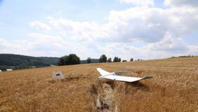 Bild: akp
Ein Getreidefeld bei Bernhof diente als Landebahn.