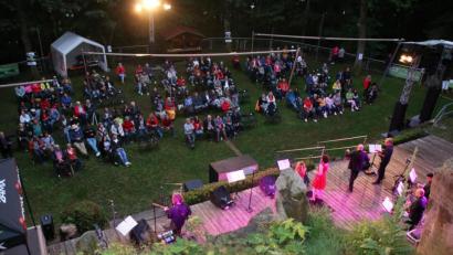 Bild: sne
180 Gäste freuten sich mit Soul Station No. 10 endlich wieder ein Konzert auf dem Schönberg erleben zu dürfen.