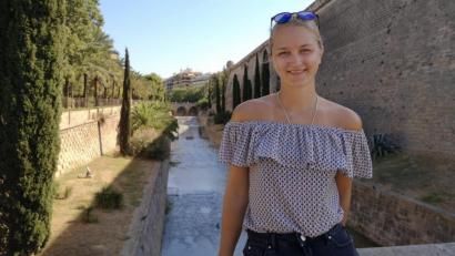 Bild: Plößl/exb
Christina Plößl bei einem Urlaub auf Mallorca. Reisen ist das große Hobby der 23-Jährigen. In 23 Ländern war sie bereits.