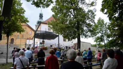 Bild: Andreas Brückmann
Viele Gäste waren am Sonntag zum Abschlussgottesdienst auf den Mariahilfberg gekommen.