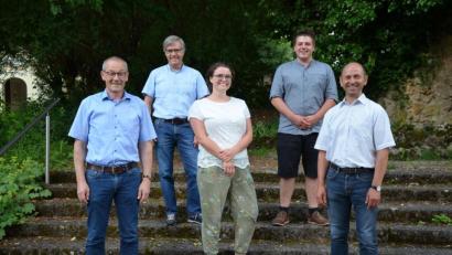 Bild: Eva Gröninger/exb
Von links: Erwin Geitner, Bürgermeister Markt Rieden, Klaus Hernes, Jugendbeauftragter Gemeinde Ensdorf, Helena Schubert von der gemeindlichen Jugendpflege, Philipp Haas, Jugendbeauftragter Markt Rieden, Hans Ram, Bürgermeister Gemeinde Ensdorf.
