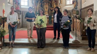 Bild: le
Sie halten der Frauengemeinschaft die Treue. Von links:
Heike Horn (neu), Renate Staschewski (neu), Vorsitzende Christa Riedel, Andrea Kostka (neu), Zweite Vorsitzende Kerstin Sommermann, Edith Lederer (40 Jahre), Erna Bodensteiner (40 Jahre ) und Ramona Wagner (neu).