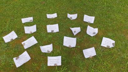 Bild: Familienzentrum Mittendrin/exb
Damit die Teilnehmenden schnell miteinander ins Gespräch kamen, hatte Diplom-Psychologin Evelyn Gäbler Zettel mit Zitaten vorbereitet.