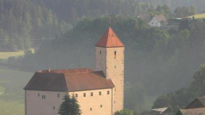 Bild: Götz
Die Jugendherberge Burg Trausnitz soll laut Homepage des Deutschen Jugendherbergswerks wieder ab 7. Juli geöffnet sein.