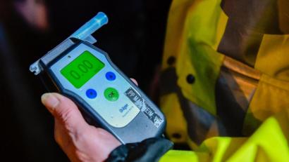 Symbolbild: Uwe Anspach/dpa
Bei 0,00 Promille auf dem Alkoholmessgerät hätte ein Weidener keine Probleme mit der Polizei bekommen. Doch sein Wert lag höher.