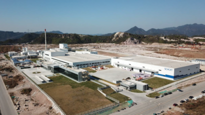 Bild: Schott AG/exb
Zwischen Spatenstich und Produktionsstart lagen keine 500 Tage: Das neue Schott-Werk steht in Jinyun, 400 Kilometer südlich von Shanghai.
