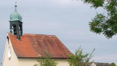 Bild: Ernst Vogl
Pfarrer Heribert Stretz zelebrierte den Gottesdienst zum Patrozinium vor der Kapelle, die dem heiligen Ulrich geweiht is