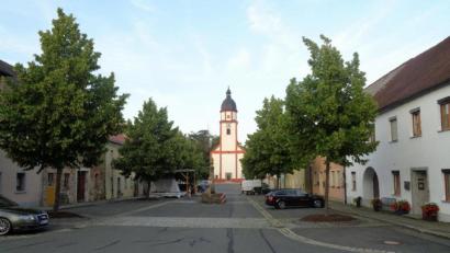 Bild: amö
Blick auf den Winklarner Marktplatz. Eine Strategie, um dem demografischen Wandel zu begegnen, strebt die Marktgemeinde an. Die Bewerbung der ILE Brückenland Bayern-Böhmen für ein Pilotprogramm wird unterstützt.