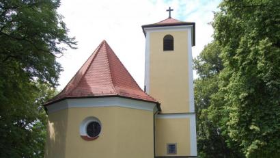 Bild: sm
Das Mutter-Anna-Fest in Mühlberg wird heuer coronabedingt komplett anders gestaltet. In der Wallfahrtskiche finden zwar Festgottesdienste statt, aber die von der Neustädter Feuerwehr immer gestaltete weltliche Feier fällt aus.