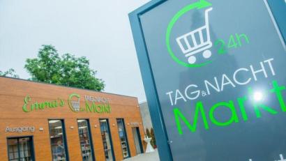 Bild: Emmas Tag- und Nachtmarkt GmbH/exb
Sieht aus wie ein kleiner Supermarkt und ist auch einer: Der erste "Emmas Tag- und Nachtmarkt", der Anfang 2020 in Thüringen eröffnet wurde, ist Vorbild für weitere, die jetzt auch in Bayern folgen sollen.
