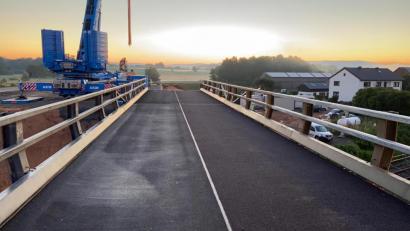 Bild: stg
Am Morgen danach wirkt das Bauwerk, als wäre es schon immer an dieser Stelle.