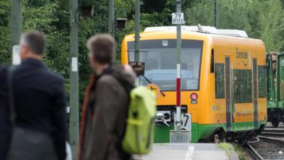 Symbolbild: Armin Weigel
Vom 30. Juli 2021 bis 6. August 2021 ist die Zugstrecke zwischen Regenstauf und Regensburg gesperrt.