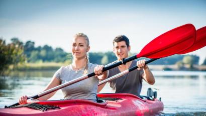 Bild: Ricardo Thaler - stock.adobe.com
Paddeln hält nicht nur fit, sondern macht auch richtig happy.