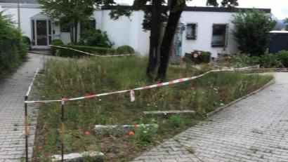 Bild: Heidelinde Dirscherl /exb
Die Ägidienstraße in Amberg. Eine Anwohnerin bezeichnet den Grünstreifen als Beispiel für "vergessene Plätze Ambergs". Seit Herbst sei das Trassierband gespannt.