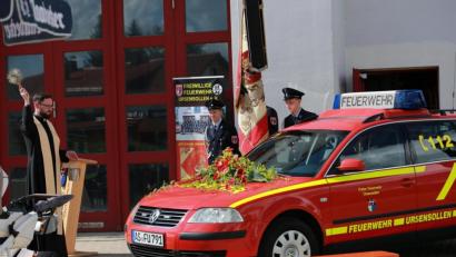 Bild: egl
Pfarrer Johannes Arweck segnete das neue Fahrzeug.