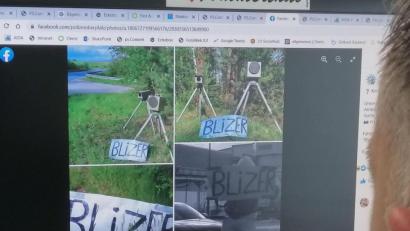 Bild: wpt
Da war der Stift vermutlich ein bisschen schneller als der Kopf: Ein Unbekannter hat bei Rieden ein Schild aufgestellt, um vor einer Radarfalle zu warnen. Anstelle von Blitzer hat er aber „Blizer“ draufgeschrieben.