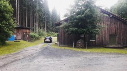 Symbolbild: br
Ein technischer Defekt, zwischenzeitlich behoben, im Maschinenhaus im „Mauswinkel“ verursachte nach jüngsten Erkenntnissen die bakteriologische Verunreinigung des Trinkwassers in der Gemeinde Neusorg.
