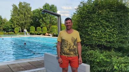 Bild: ASV Schwend/exb
Dass Helmut Graf auch nach der Corona-Trainingspause noch sehr fit ist, hat er im Illschwanger Freibad bewiesen - er setzte seine "verrückte Idee" erfolgreich um.