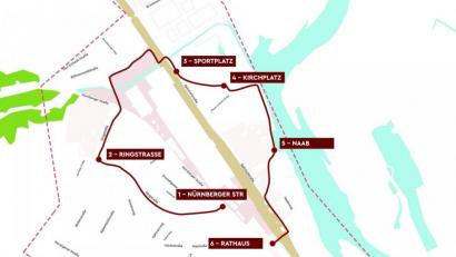Grafik: UmbauStadt/exb
Der Spaziergang führt über die Nürnberger Straße und Ringstraße zum Sportplatz, weiter zum Kirchplatz und zur Naab und dann zurück zum Rathaus.