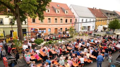 Archivbild: bey
Das Pleysteiner Bürgerfest in seinem bisherigen Umfang muss zum zweiten Mal wegen Corona abgesagt werden. Die Vereinsgemeinschaft hat sich für eine kleinere Ausführung entschieden.