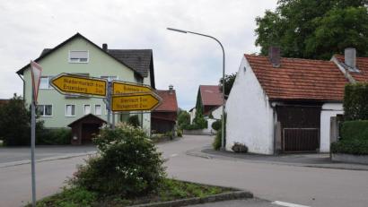 Bild: bnr
Die Bauarbeiten an der Kreisstraße durch Pischdorf werden in den nächsten Wochen beginnen. Vordringlich ist der Einbau des Regenwasserkanals.